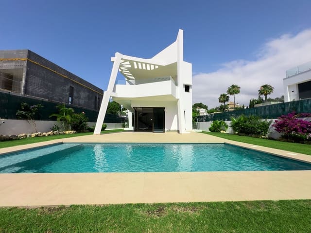 4 bedroom Villa for sale in Estepona - € 2,200,000 (Ref: 9921284)