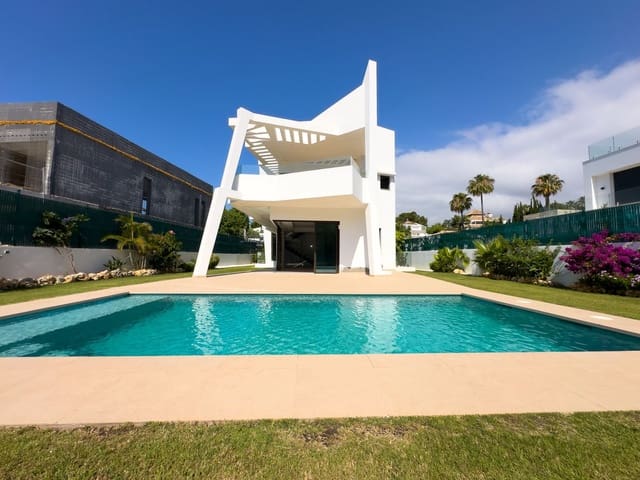4 bedroom Villa for sale in Estepona - € 2,200,000 (Ref: 9921284)