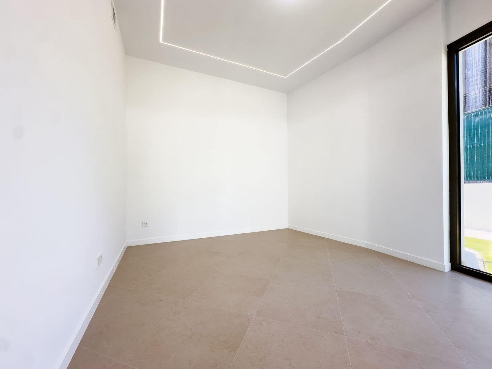 4 bedroom Villa for sale in Estepona - € 2,200,000 (Ref: 9921284)