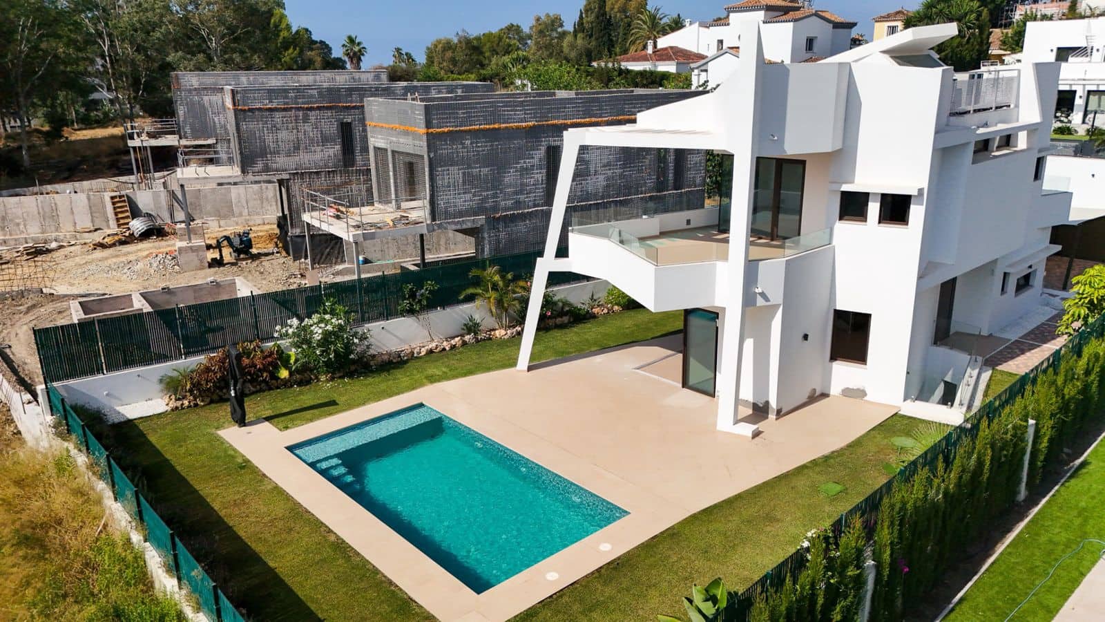 4 bedroom Villa for sale in Estepona - € 2,200,000 (Ref: 9921284)