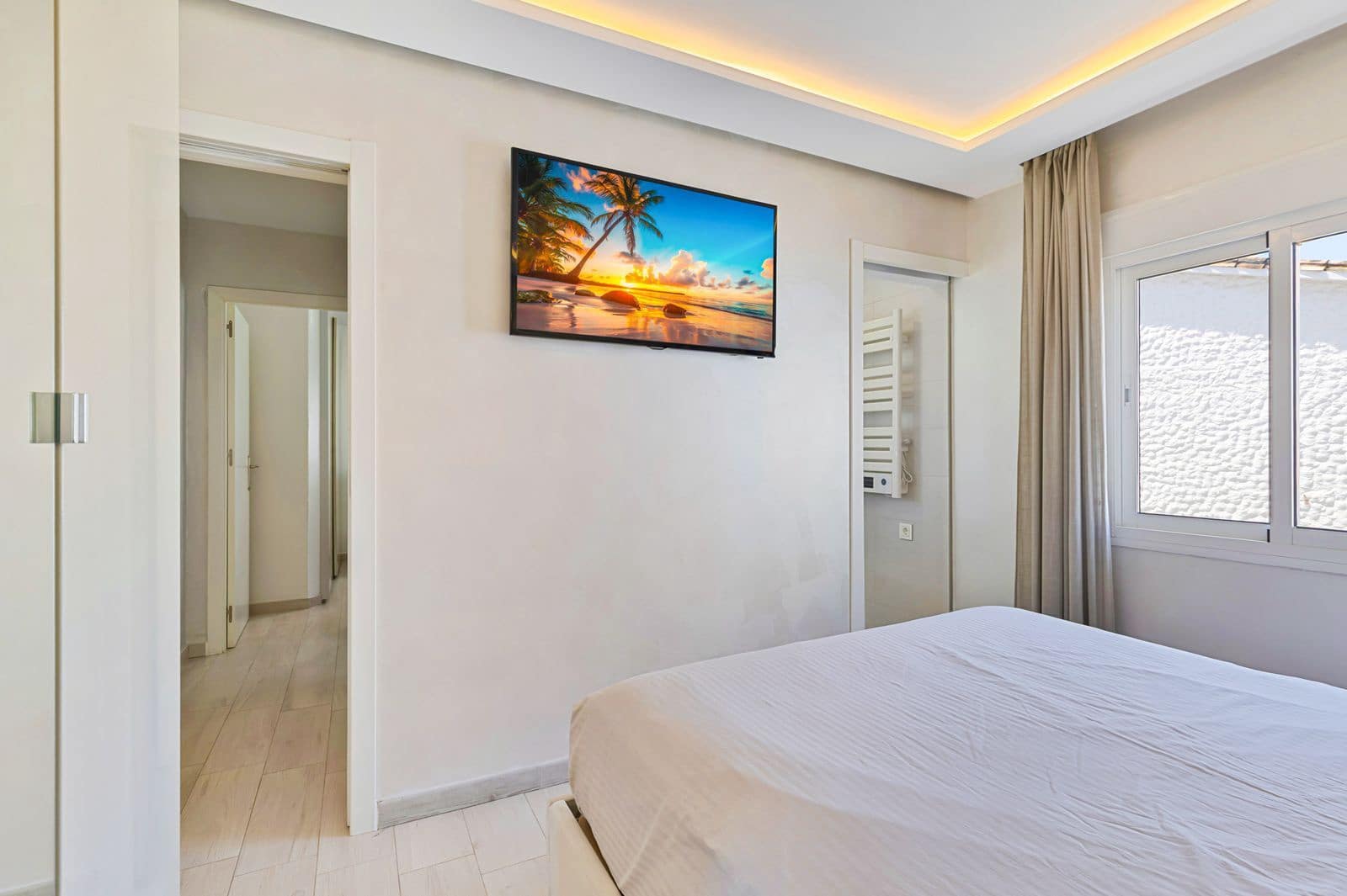 4 bedroom Beach Apartment for sale in La Cala de Mijas - € 444,500 (Ref: 9921286)