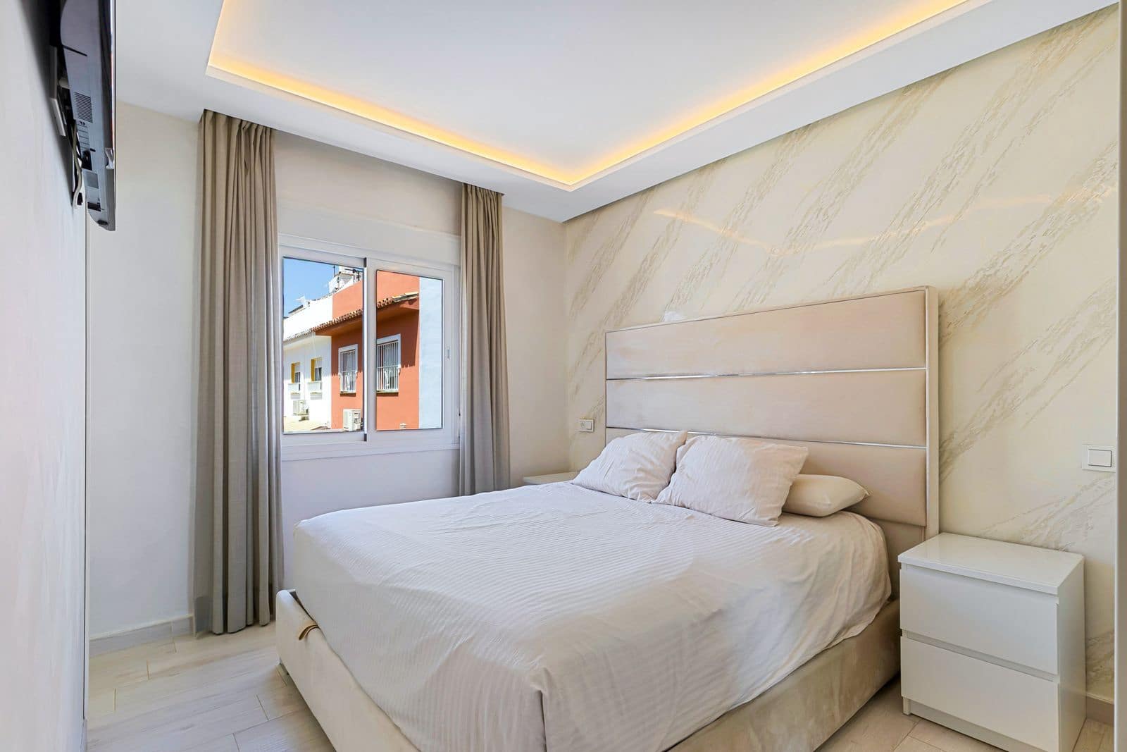 4 bedroom Beach Apartment for sale in La Cala de Mijas - € 444,500 (Ref: 9921286)