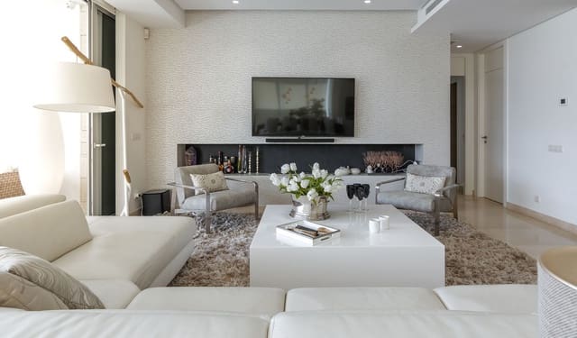 3 bedroom Villa for sale in Río Real, Marbella - € 2,150,000 (Ref: 9921292)