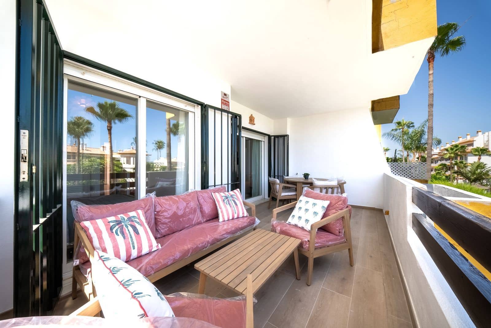 2 bedroom Apartment for sale in La Cala de Mijas - € 315,000 (Ref: 9921295)