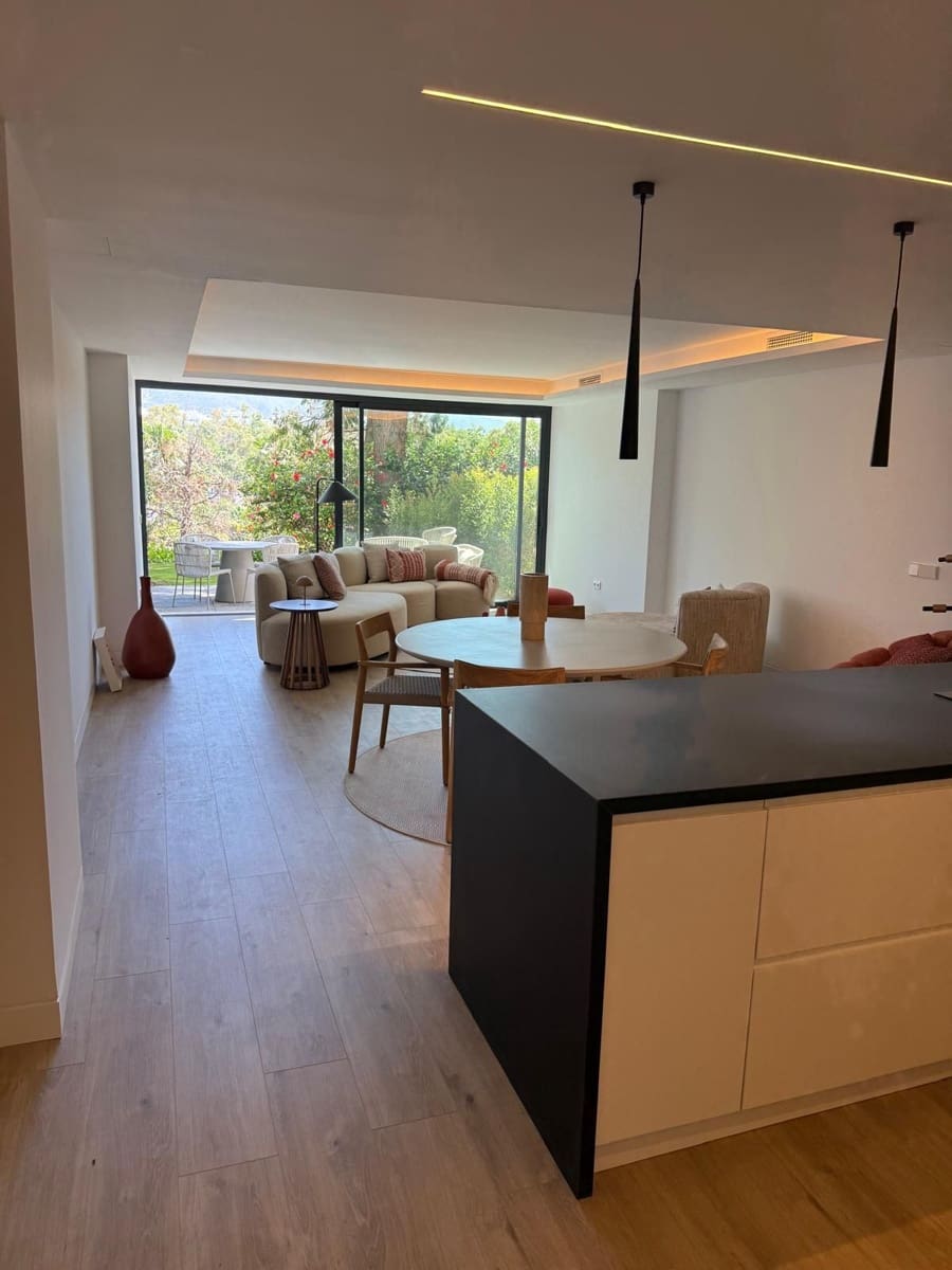 1 bedroom Apartment for sale in Nueva Andalucia - € 1,700,000 (Ref: 9921299)