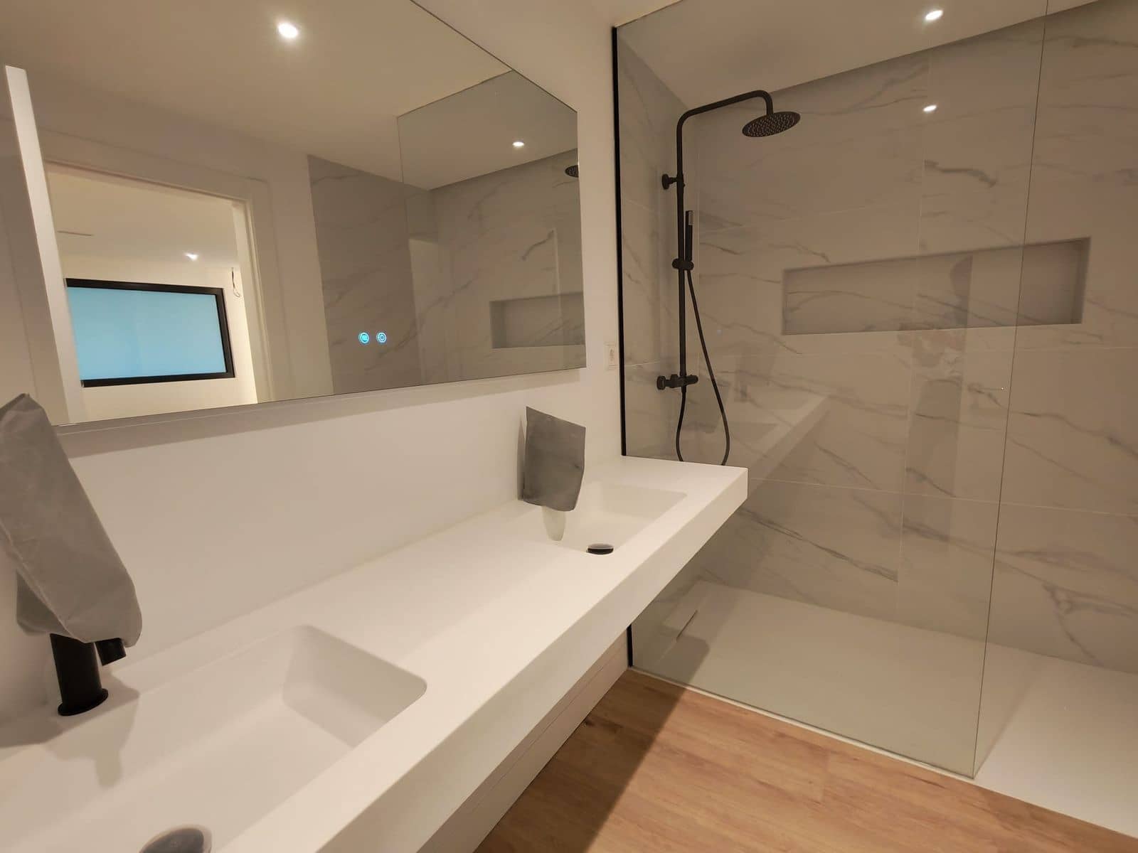 1 bedroom Apartment for sale in Nueva Andalucia - € 1,700,000 (Ref: 9921299)