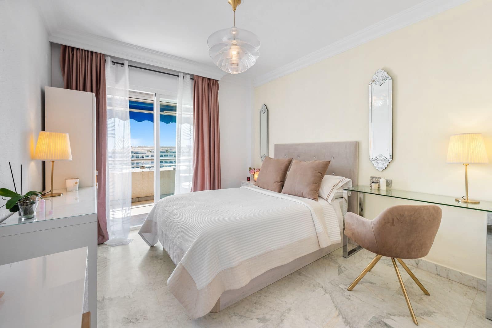 2 quarto Apartamento para venda em Puerto Banus - 885 000 € (Ref: 9921303)