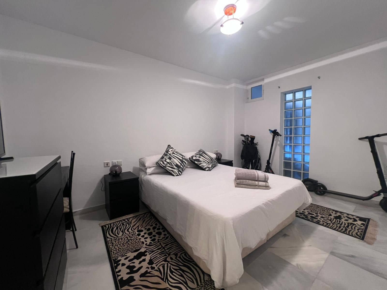 Apartamento de 2 habitaciones en Puerto Banus en venta - 529.000 € (Ref: 9921307)