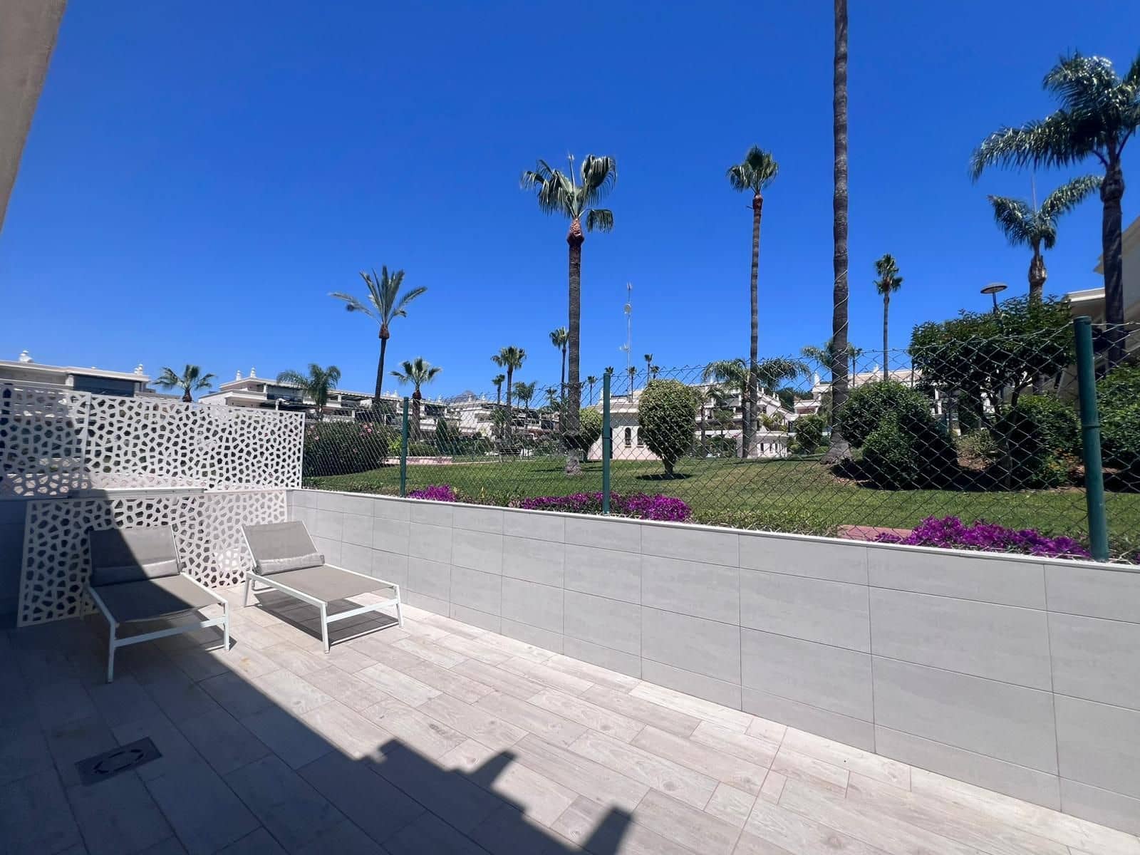 Apartamento de 2 habitaciones en Puerto Banus en venta - 529.000 € (Ref: 9921307)