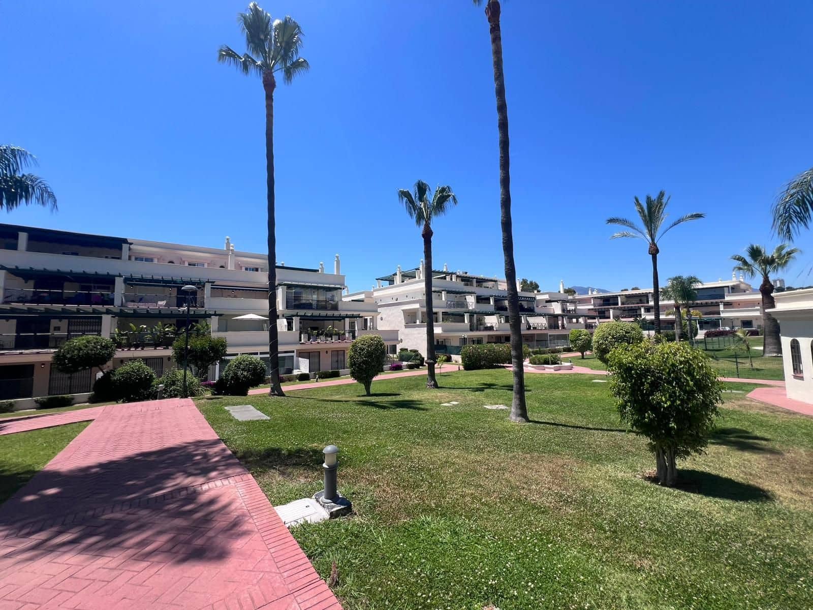 Apartamento de 2 habitaciones en Puerto Banus en venta - 529.000 € (Ref: 9921307)