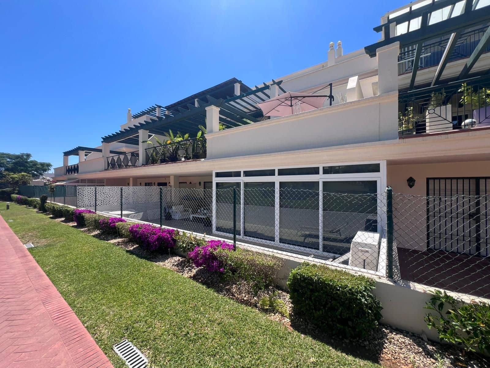 Apartamento de 2 habitaciones en Puerto Banus en venta - 529.000 € (Ref: 9921307)