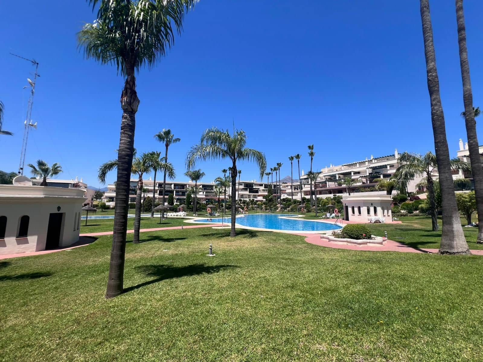 Apartamento de 2 habitaciones en Puerto Banus en venta - 529.000 € (Ref: 9921307)