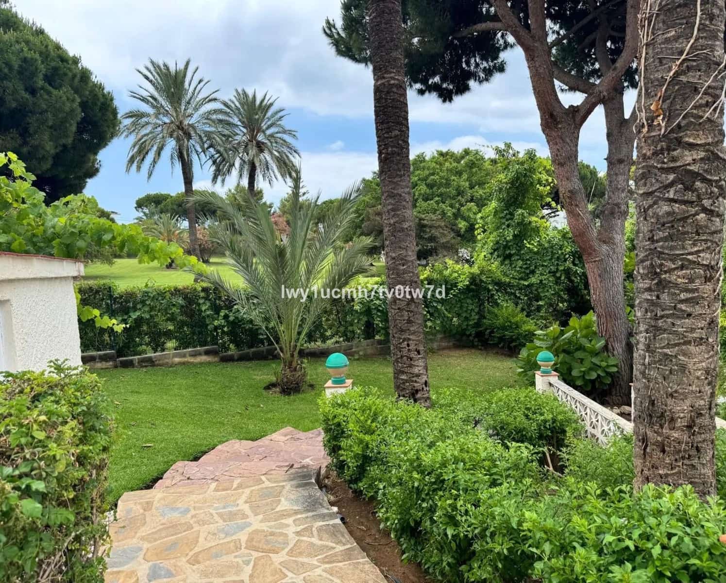 Studio for sale in Marbella - € 319,000 (Ref: 9921317)