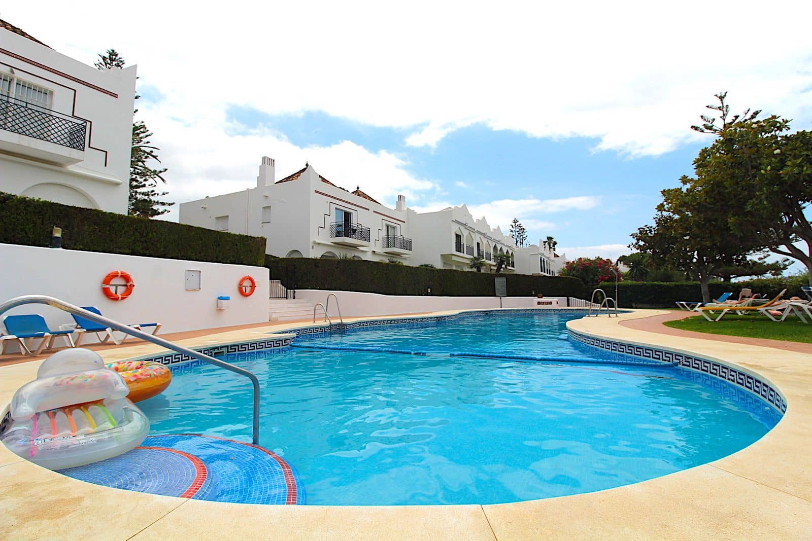 4 quarto Moradia Geminada para venda em Aloha Golf - 895 000 € (Ref: 9921318)