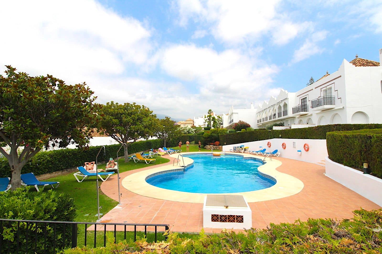 4 quarto Moradia Geminada para venda em Aloha Golf - 895 000 € (Ref: 9921318)