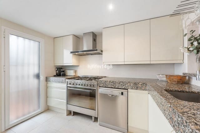 4 chambre Maison de Ville à vendre à Nueva Andalucia, Marbella - 650 000 € (Ref: 9933768)