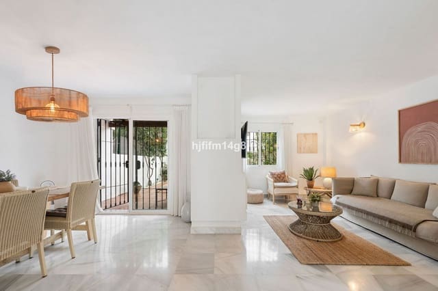 4 chambre Maison de Ville à vendre à Nueva Andalucia, Marbella - 650 000 € (Ref: 9933768)