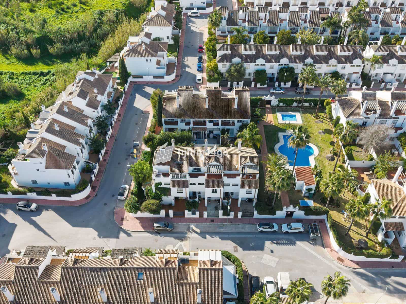 4 Zimmer Haus zu verkaufen in Nueva Andalucia - 650.000 € (Ref: 9933768)