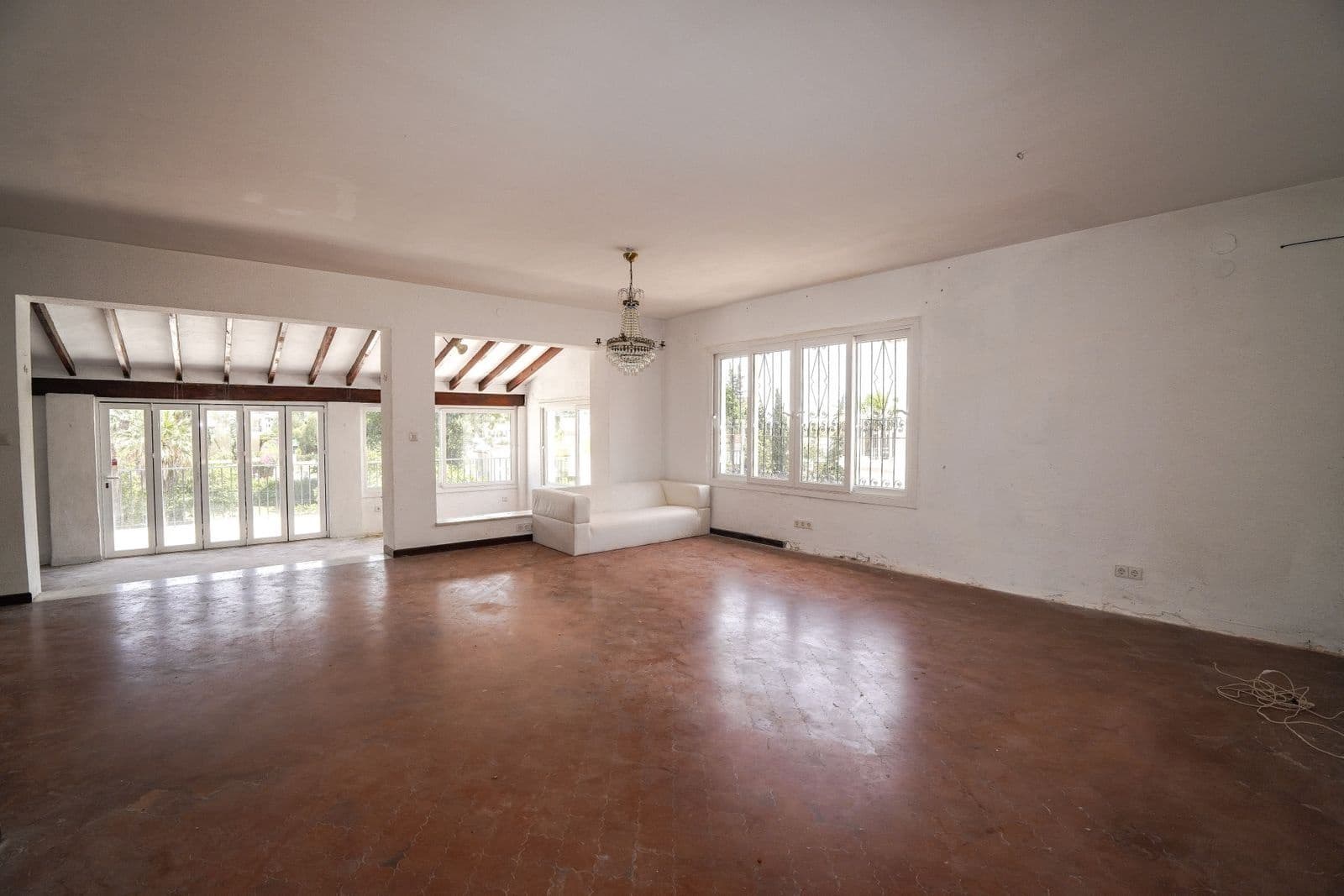 4 bedroom Villa for sale in Nueva Andalucia - € 995,000 (Ref: 9933784)