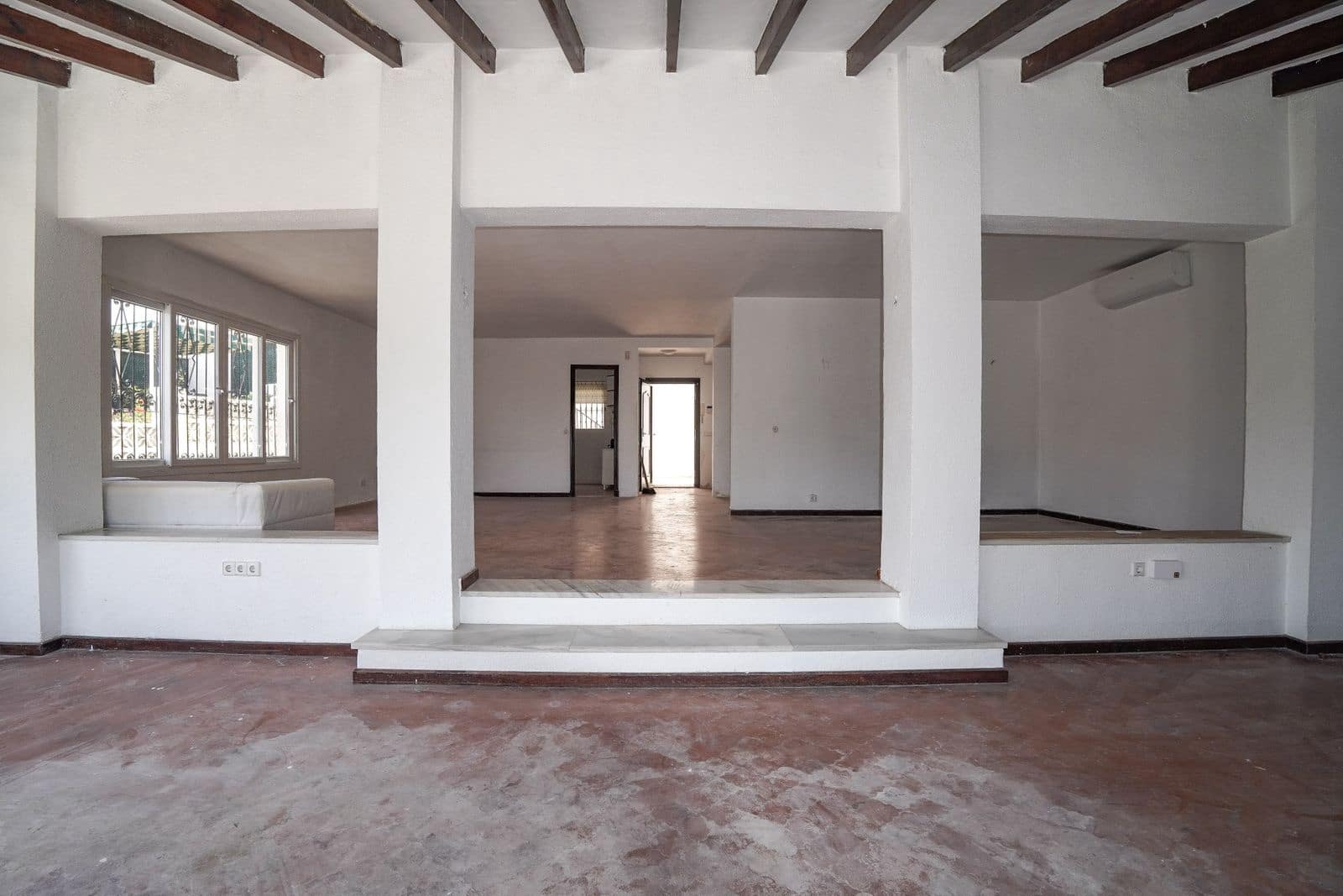 4 bedroom Villa for sale in Nueva Andalucia - € 995,000 (Ref: 9933784)