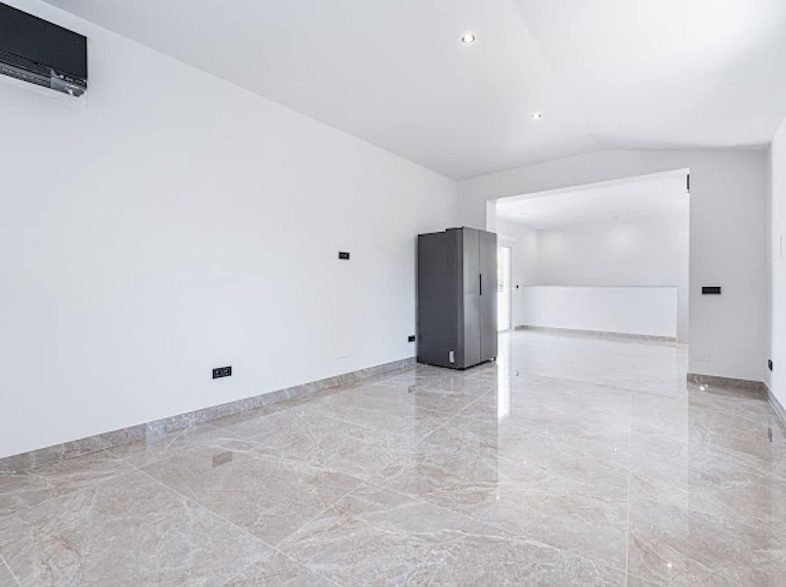 Chalet de 5 habitaciones en El Madroñal en venta - 3.600.000 € (Ref: 9933802)