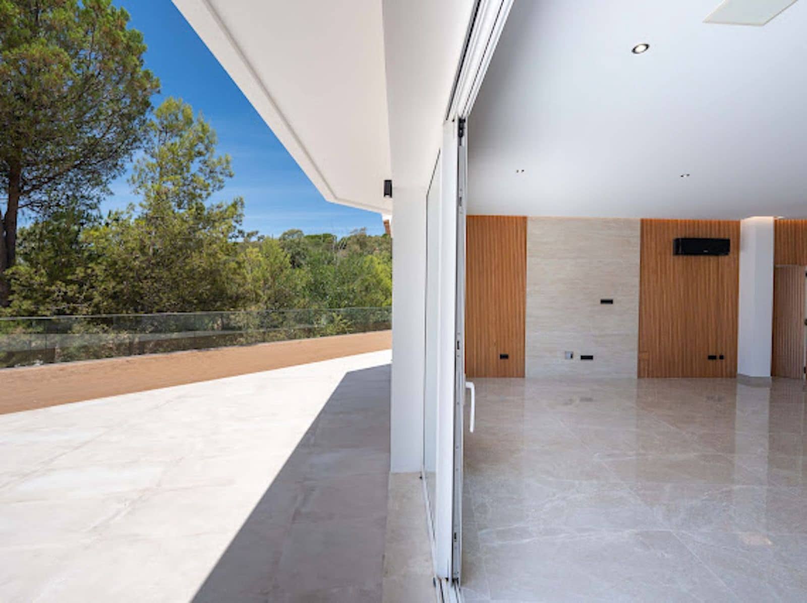Chalet de 5 habitaciones en El Madroñal en venta - 3.600.000 € (Ref: 9933802)