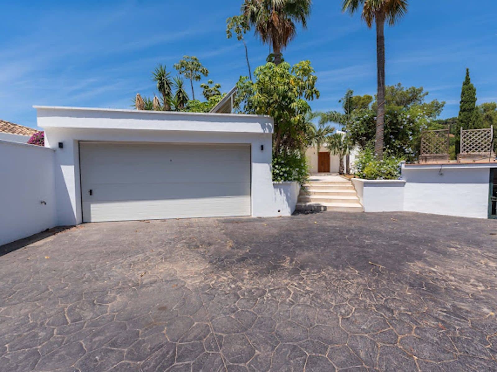 Chalet de 5 habitaciones en El Madroñal en venta - 3.600.000 € (Ref: 9933802)