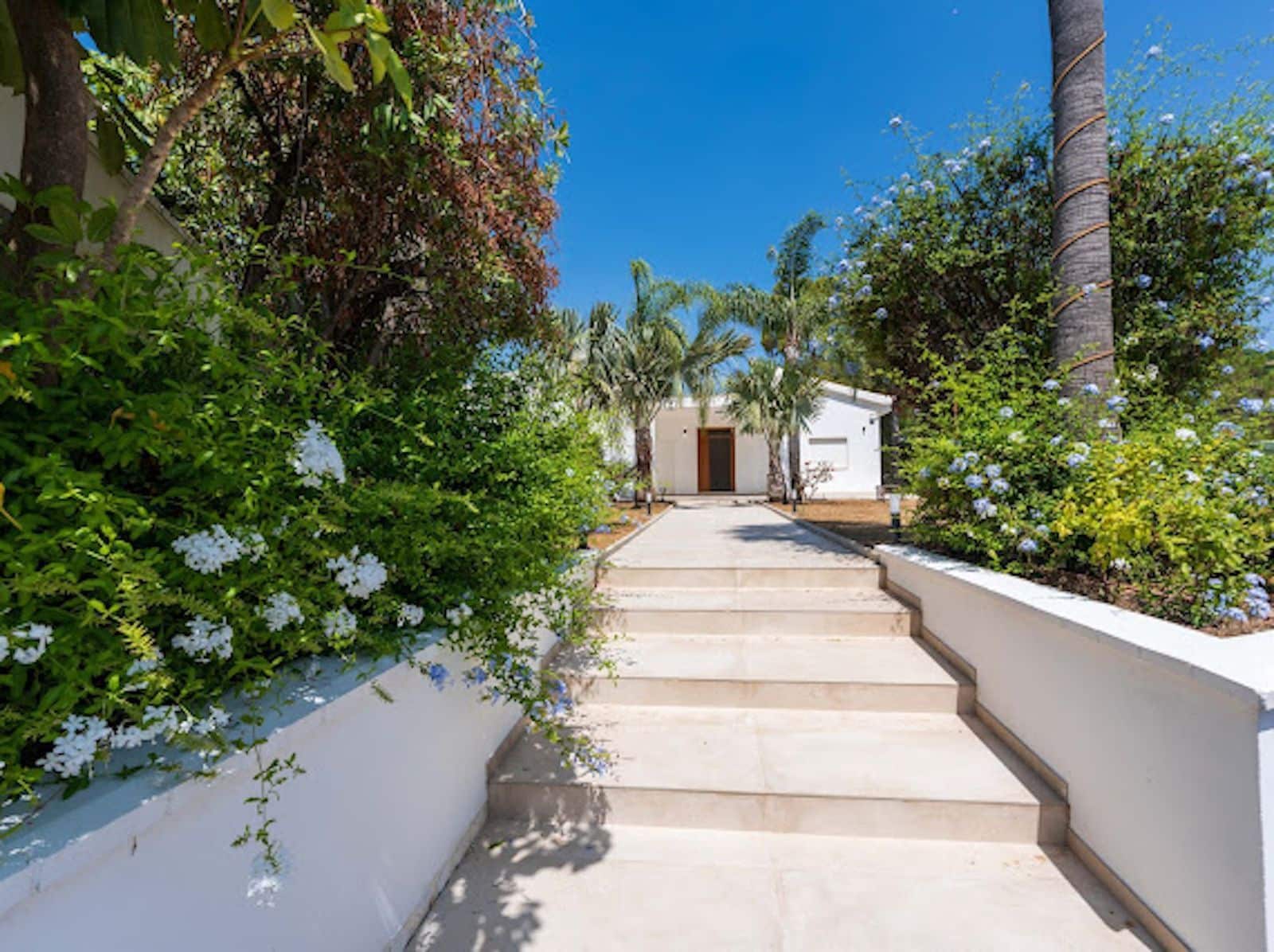 Chalet de 5 habitaciones en El Madroñal en venta - 3.600.000 € (Ref: 9933802)