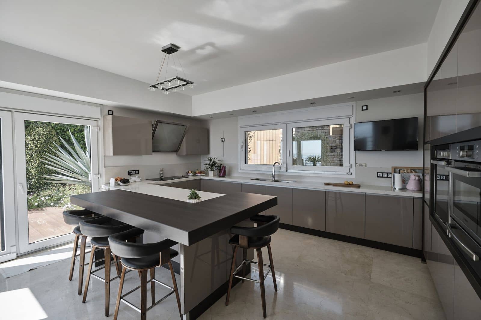5 soverom Villa til salgs i Manilva - € 2 995 000 (Ref: 9933808)