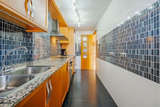1 bedroom Apartment for sale in Selwo, Estepona - € 299,000 (Ref: 9933818)