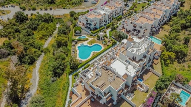 1 bedroom Apartment for sale in Selwo, Estepona - € 299,000 (Ref: 9933818)