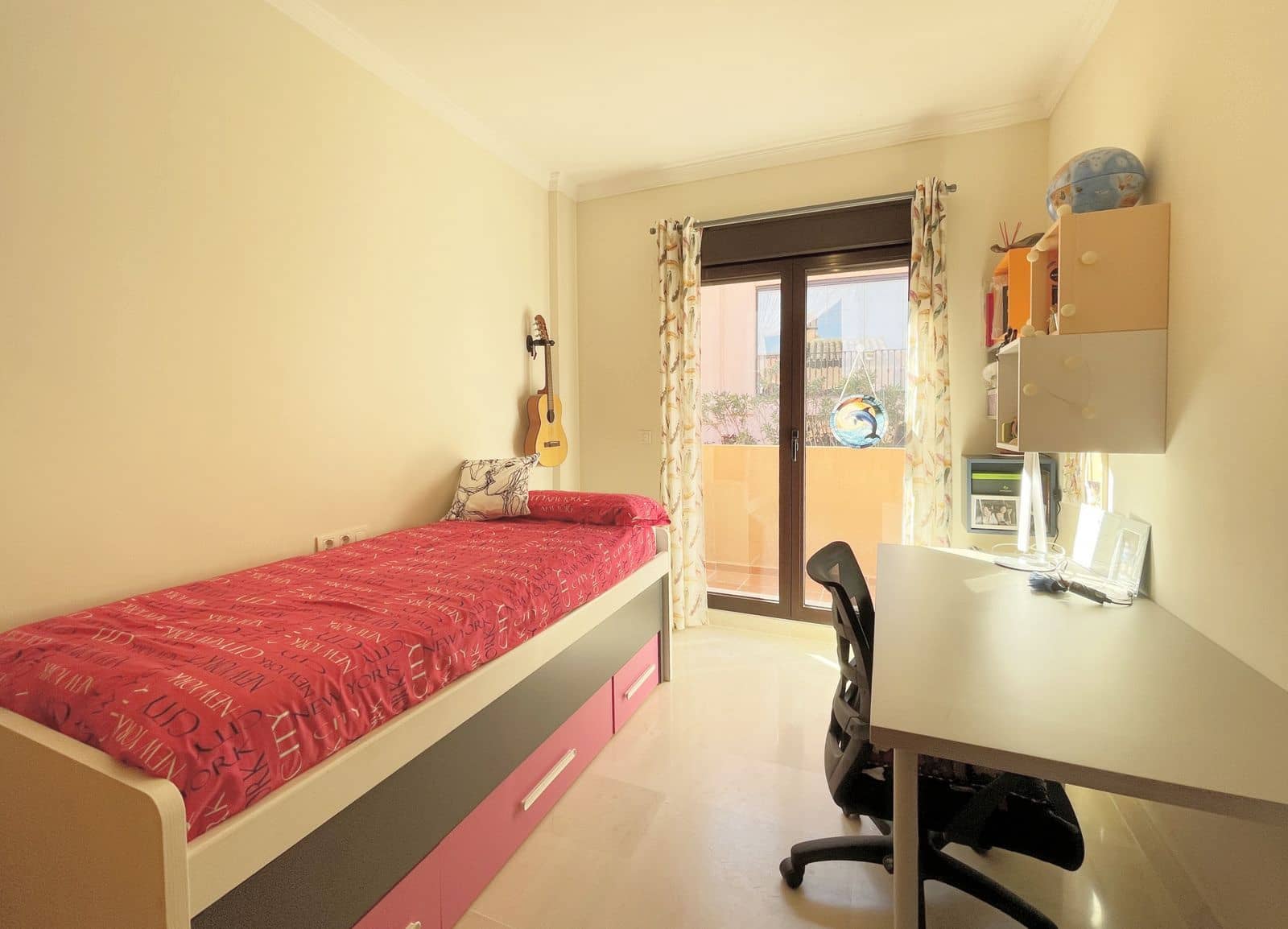 3 chambre Villa/Maison Semi-Mitoyenne à vendre à Estepona - 885 000 € (Ref: 9933820)