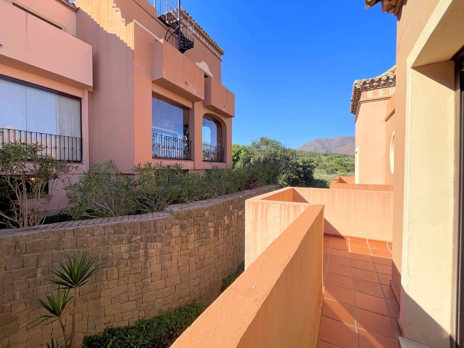 3 chambre Villa/Maison Semi-Mitoyenne à vendre à Estepona - 885 000 € (Ref: 9933820)