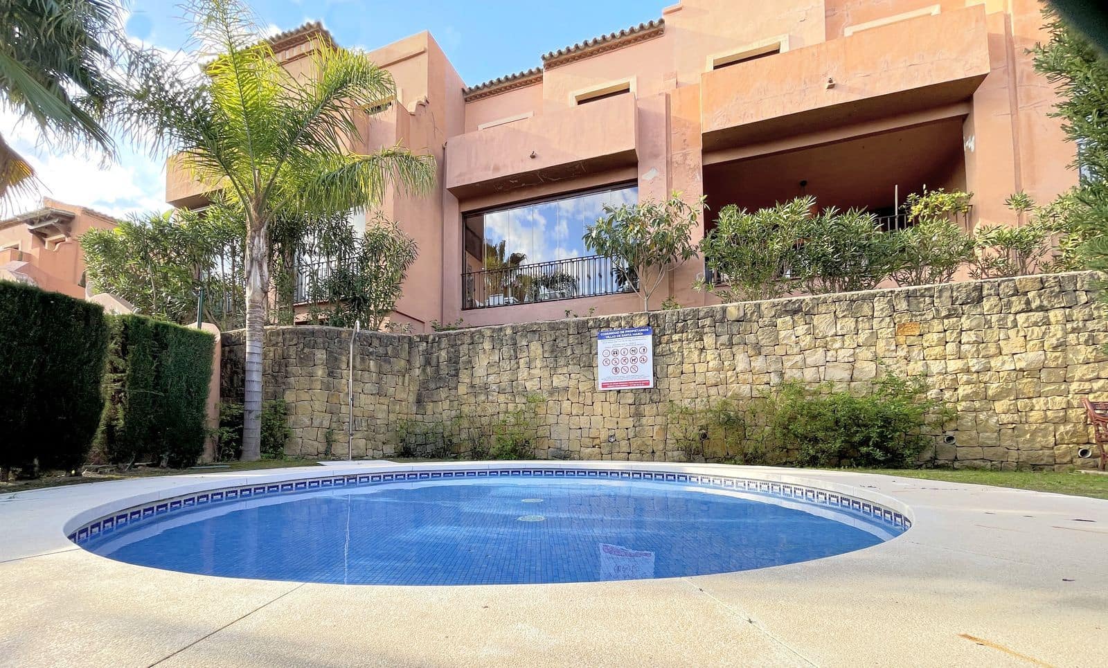 3 chambre Villa/Maison Semi-Mitoyenne à vendre à Estepona - 885 000 € (Ref: 9933820)