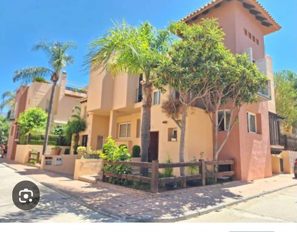 3 soveværelse Byhus til salg i Nueva Andalucia - € 595.000 (Ref: 9933831)