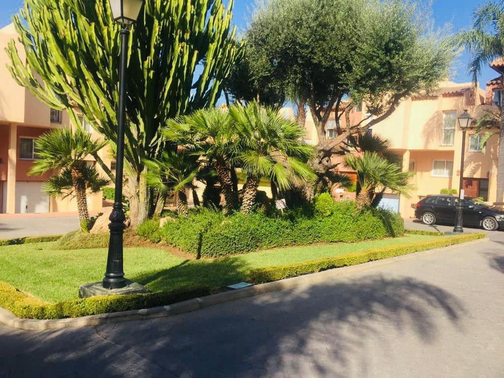 3 soveværelse Byhus til salg i Nueva Andalucia - € 595.000 (Ref: 9933831)