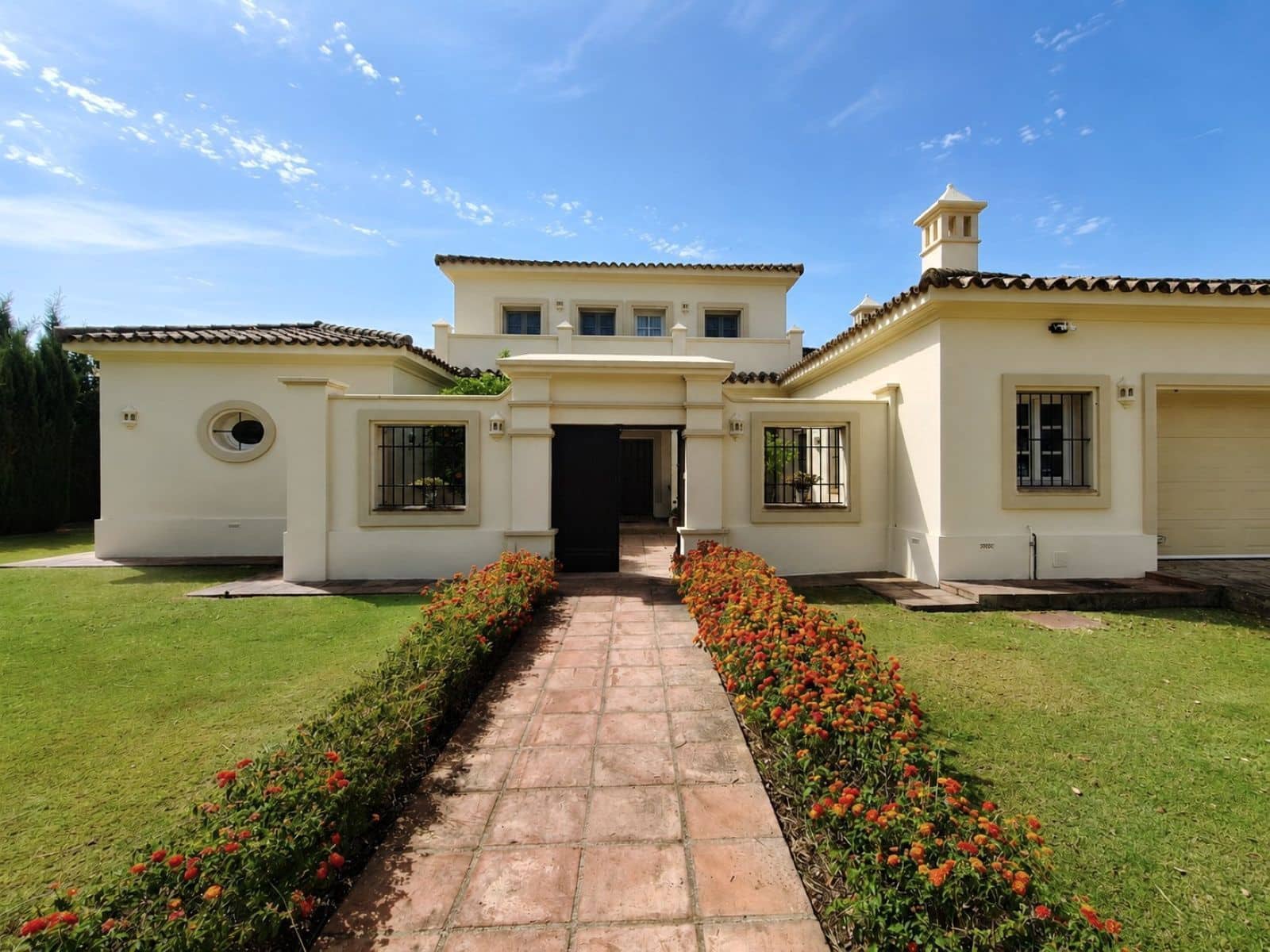 5 bedroom Villa for sale in San Roque - € 1,750,000 (Ref: 9933836)