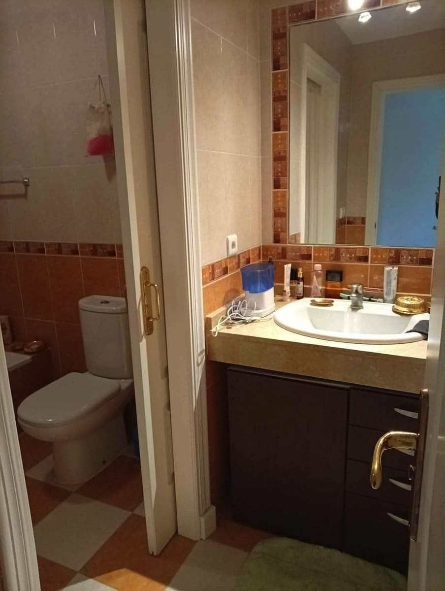 3 bedroom Semi-detached Villa for sale in La Duquesa / Puerto de la Duquesa - € 371,000 (Ref: 9933841)