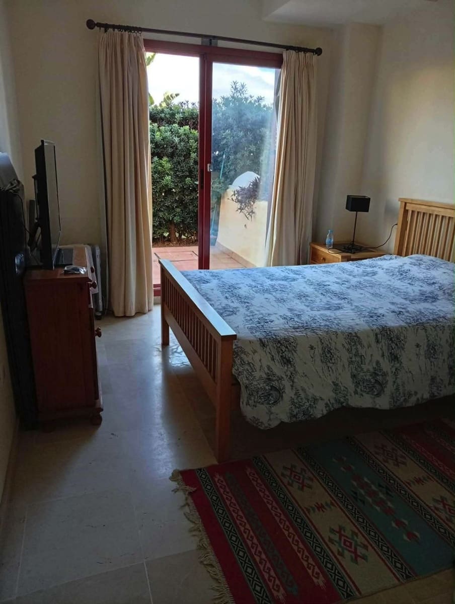 3 bedroom Semi-detached Villa for sale in La Duquesa / Puerto de la Duquesa - € 371,000 (Ref: 9933841)