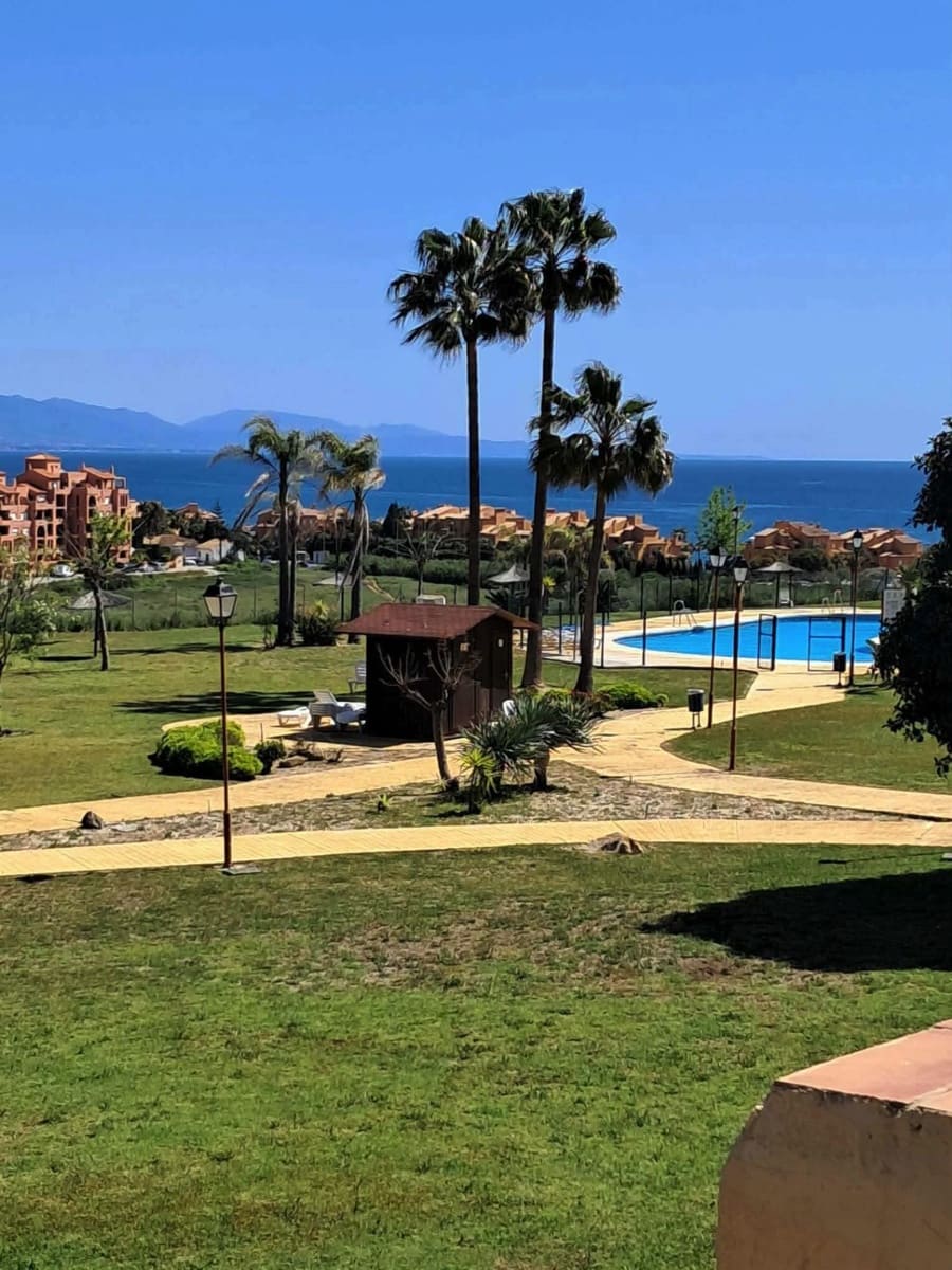 3 bedroom Semi-detached Villa for sale in La Duquesa / Puerto de la Duquesa - € 371,000 (Ref: 9933841)