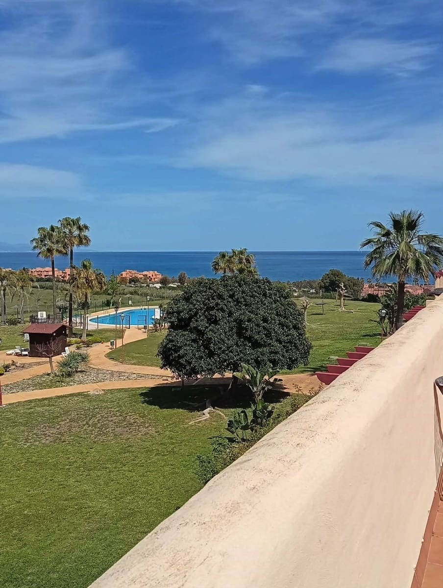 3 bedroom Semi-detached Villa for sale in La Duquesa / Puerto de la Duquesa - € 371,000 (Ref: 9933841)