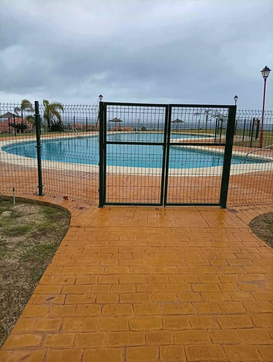 3 bedroom Semi-detached Villa for sale in La Duquesa / Puerto de la Duquesa - € 371,000 (Ref: 9933841)