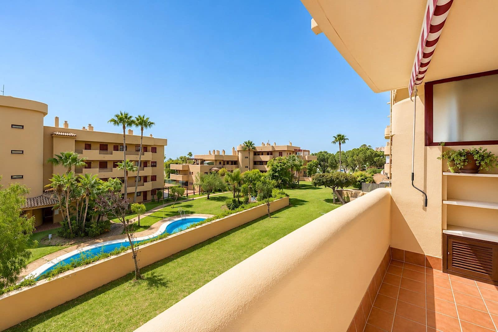2 slaapkamer Appartement te koop in La Cala de Mijas - € 399.000 (Ref: 9933844)