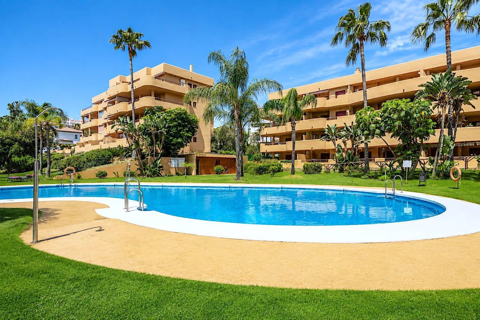 2 slaapkamer Appartement te koop in La Cala de Mijas - € 399.000 (Ref: 9933844)