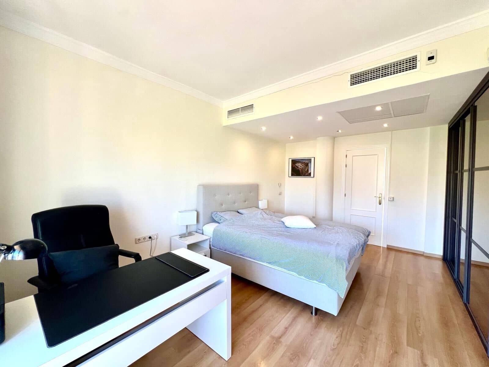 4 bedroom Penthouse for sale in Marbella - € 1,530,000 (Ref: 9933845)
