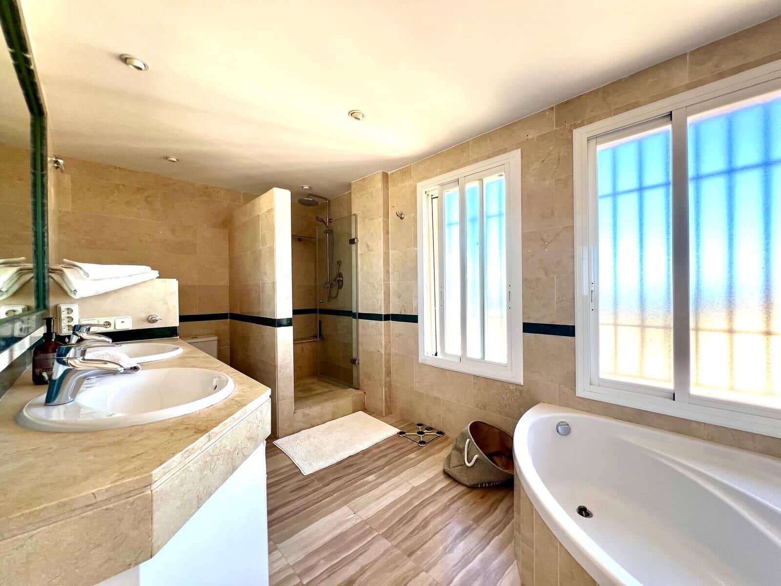 4 bedroom Penthouse for sale in Marbella - € 1,530,000 (Ref: 9933845)