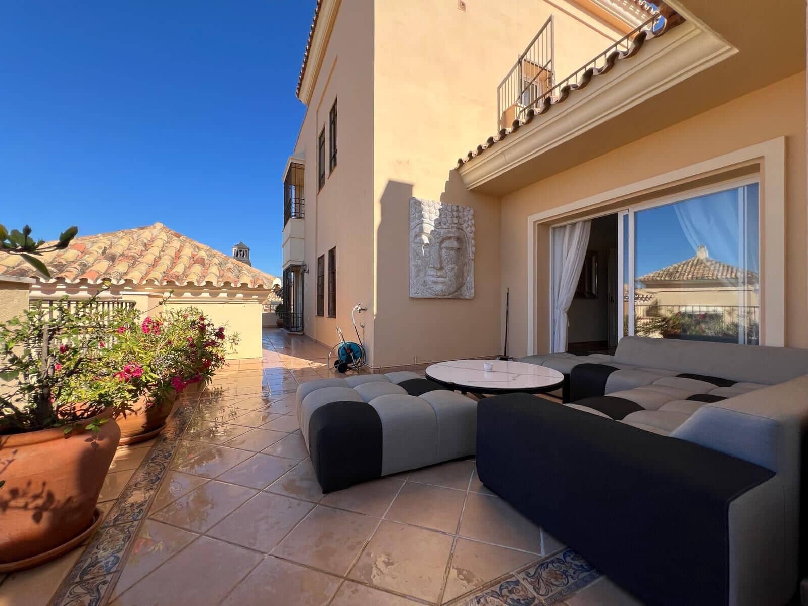 4 bedroom Penthouse for sale in Marbella - € 1,530,000 (Ref: 9933845)