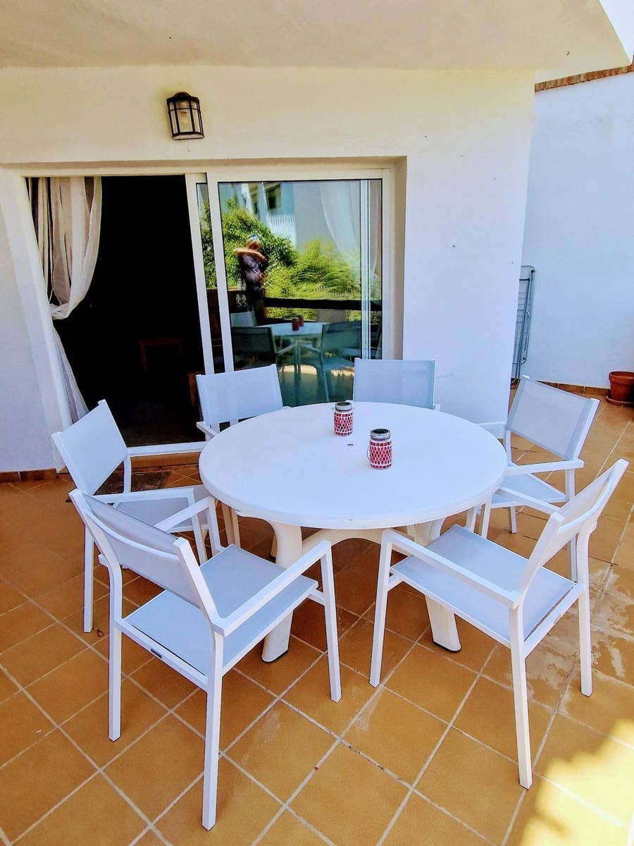 2 slaapkamer Appartement te koop in Calahonda - € 399.000 (Ref: 9933854)