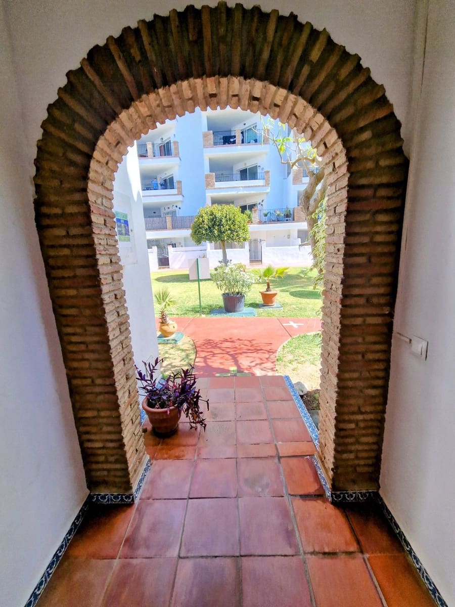 2 slaapkamer Appartement te koop in Calahonda - € 399.000 (Ref: 9933854)
