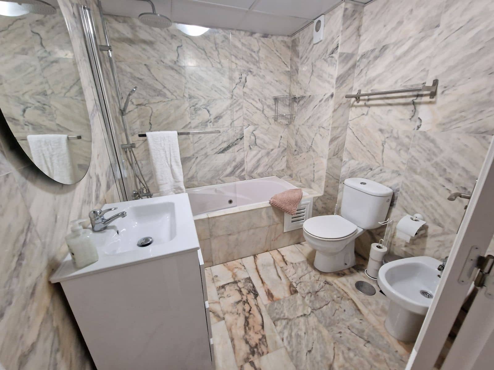 2 slaapkamer Appartement te koop in Calahonda - € 399.000 (Ref: 9933854)